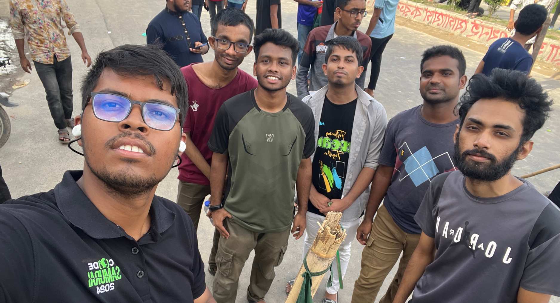 নিজ জেলায় আন্দোলনে অংশগ্রহণ।